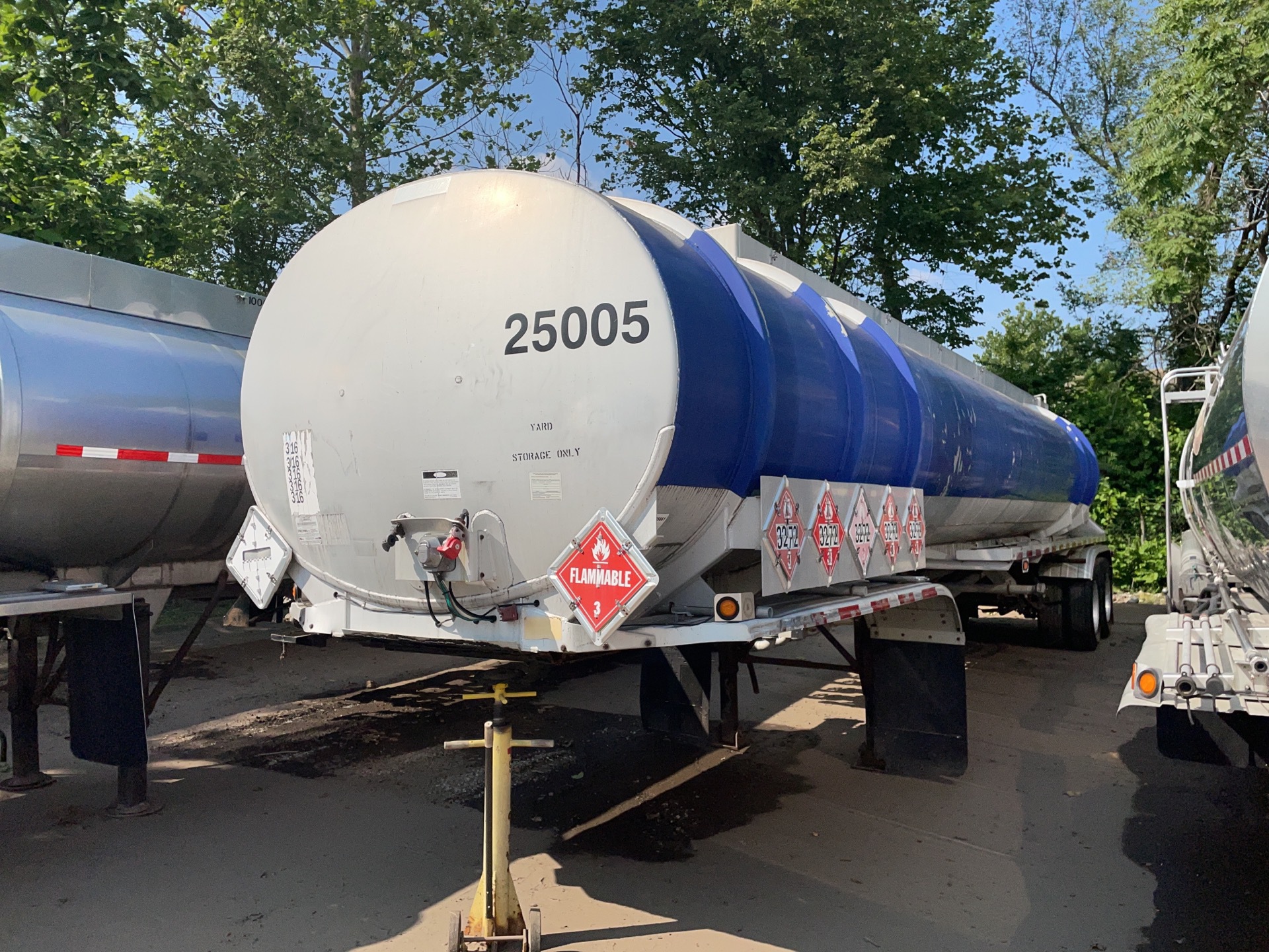 1986 Fruehauf 9000 gal T/A Tanker Trailer