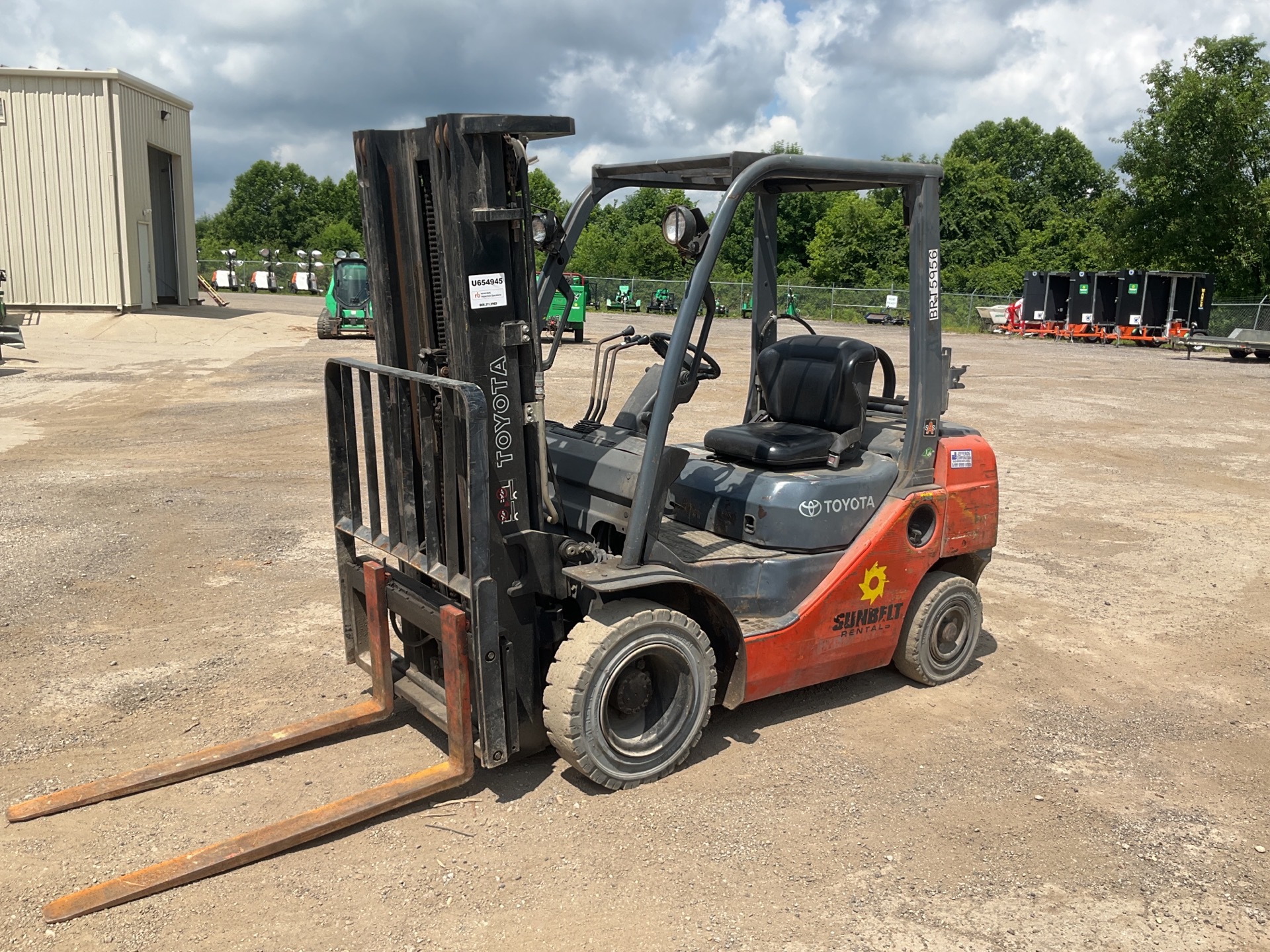 2011 Toyota 8FGU25 4350 lb Pneumatic Tire Forklift