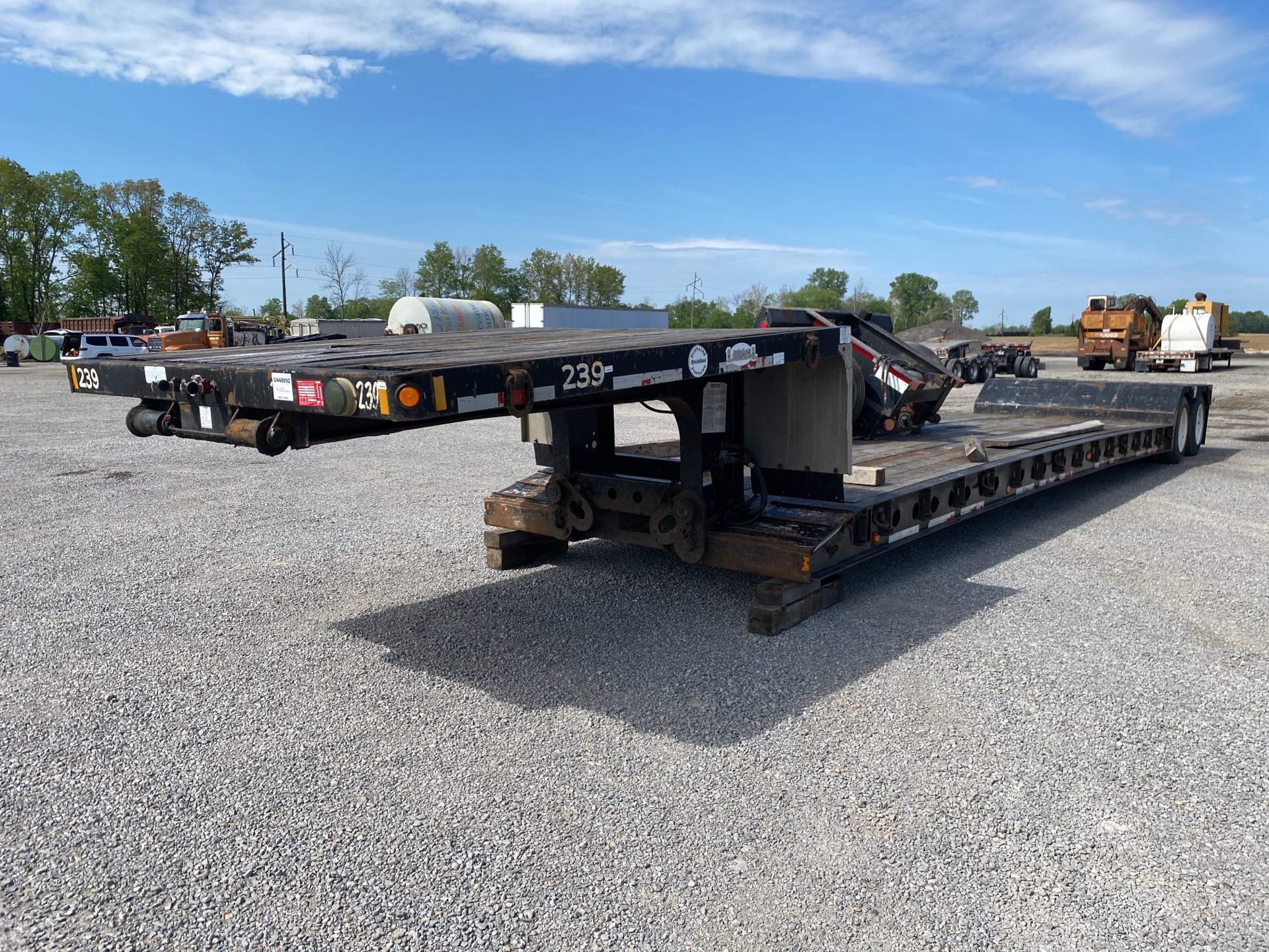 2006 Fontaine 353WDMR 70000 lb T/A Single Drop Removable Gooseneck Lowboy Trailer