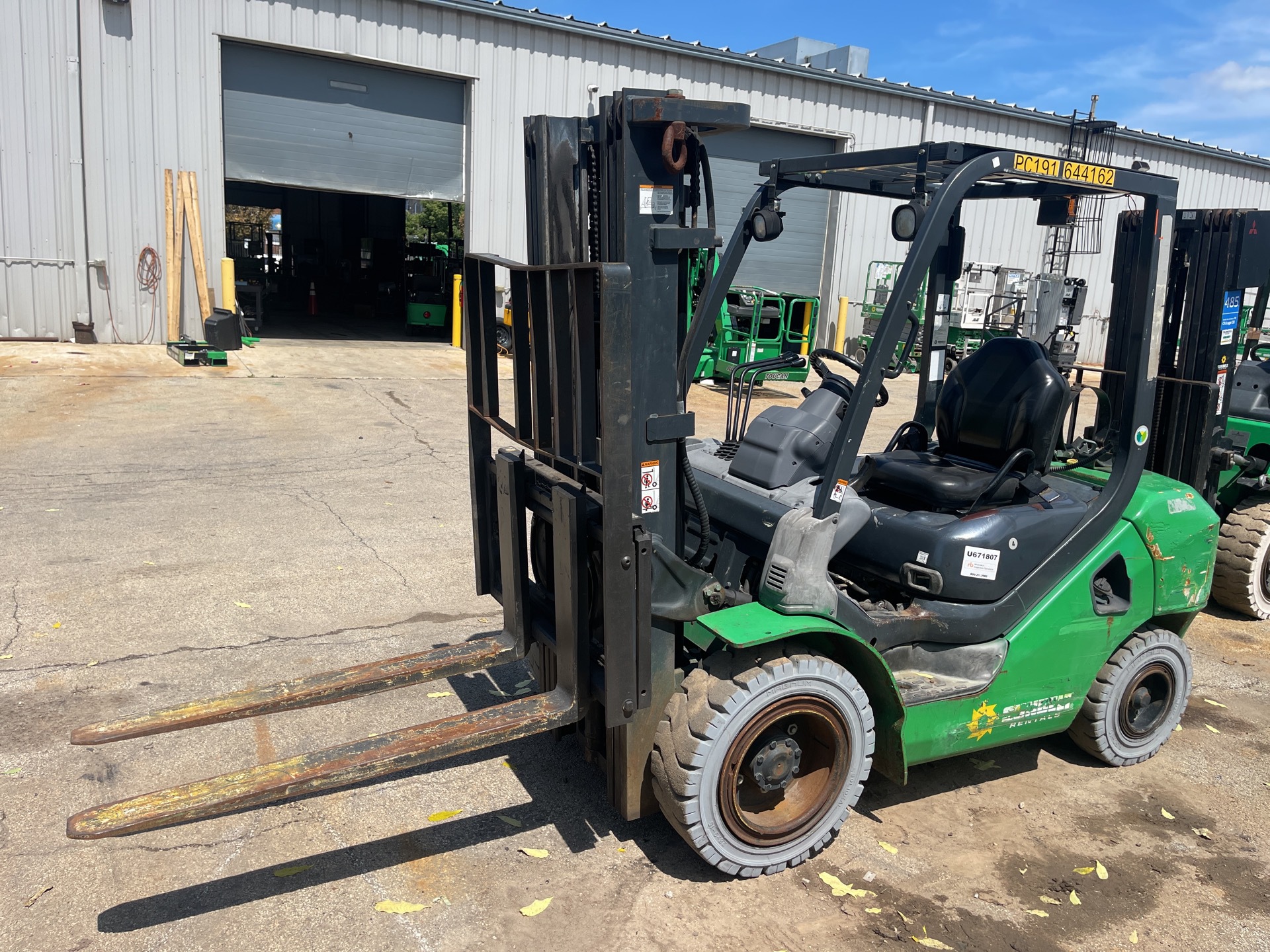 2014 Komatsu FG30HT-16 5550 lb Pneumatic Tire Forklift