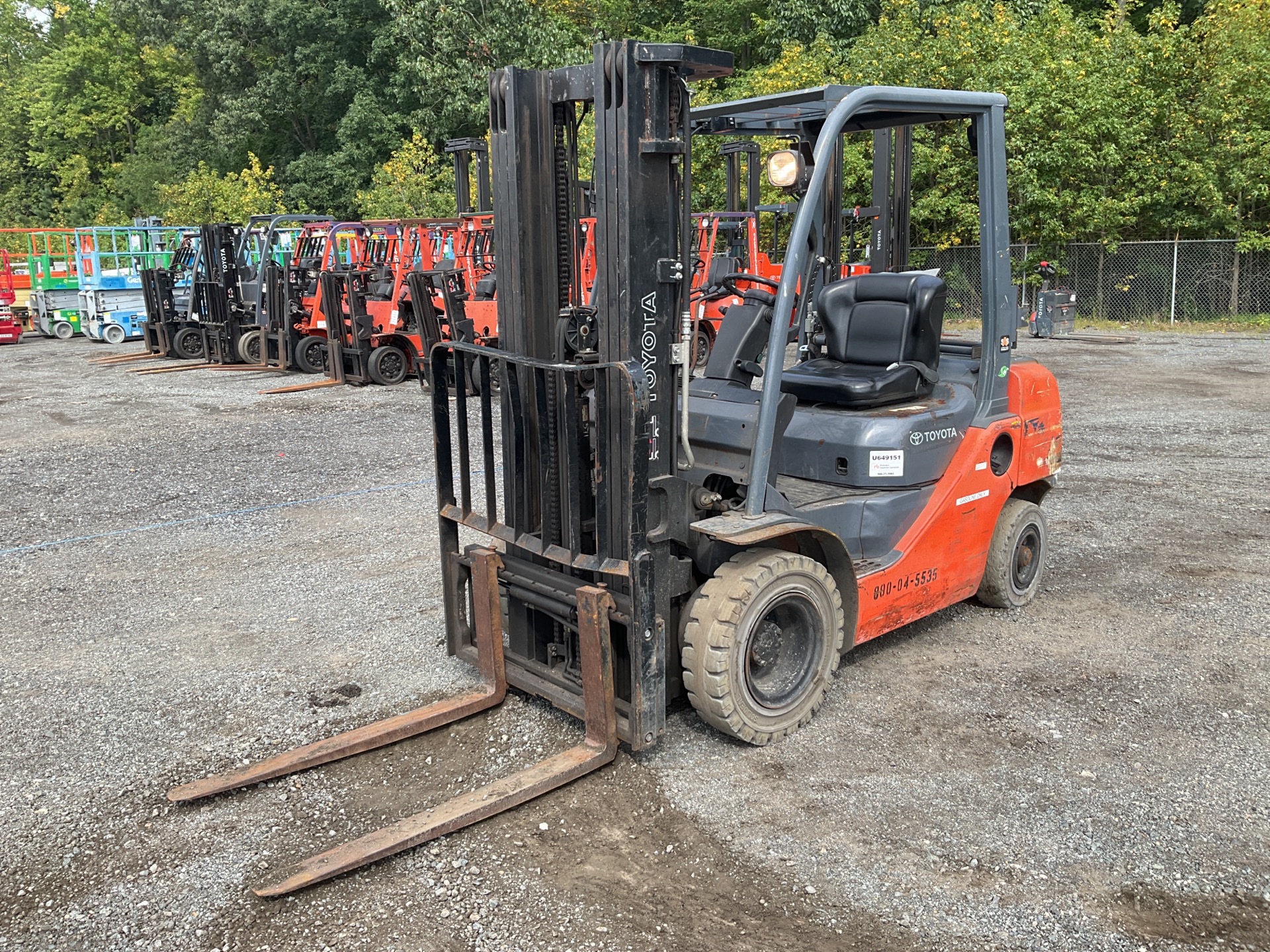 2014 Toyota 8FGU25 4500 lb Pneumatic Tire Forklift