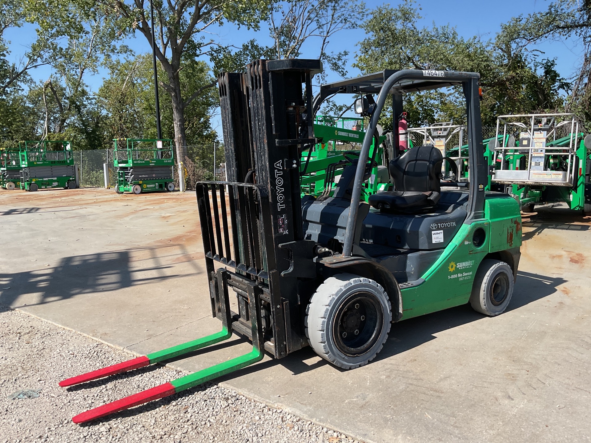 2015 Toyota 8FGU30 4900 lb Pneumatic Tire Forklift