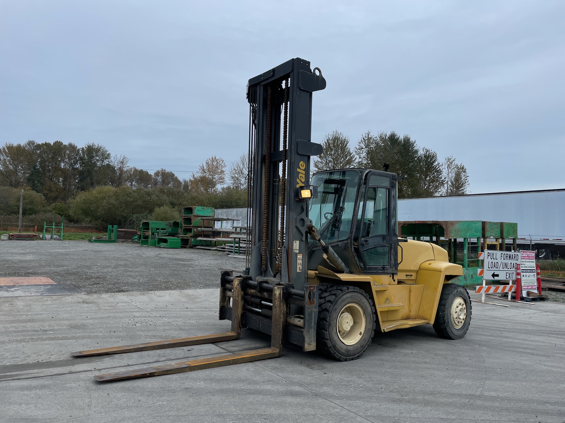 2005 Yale GDP280DBECDV160 24950 lb Pneumatic Tire Forklift