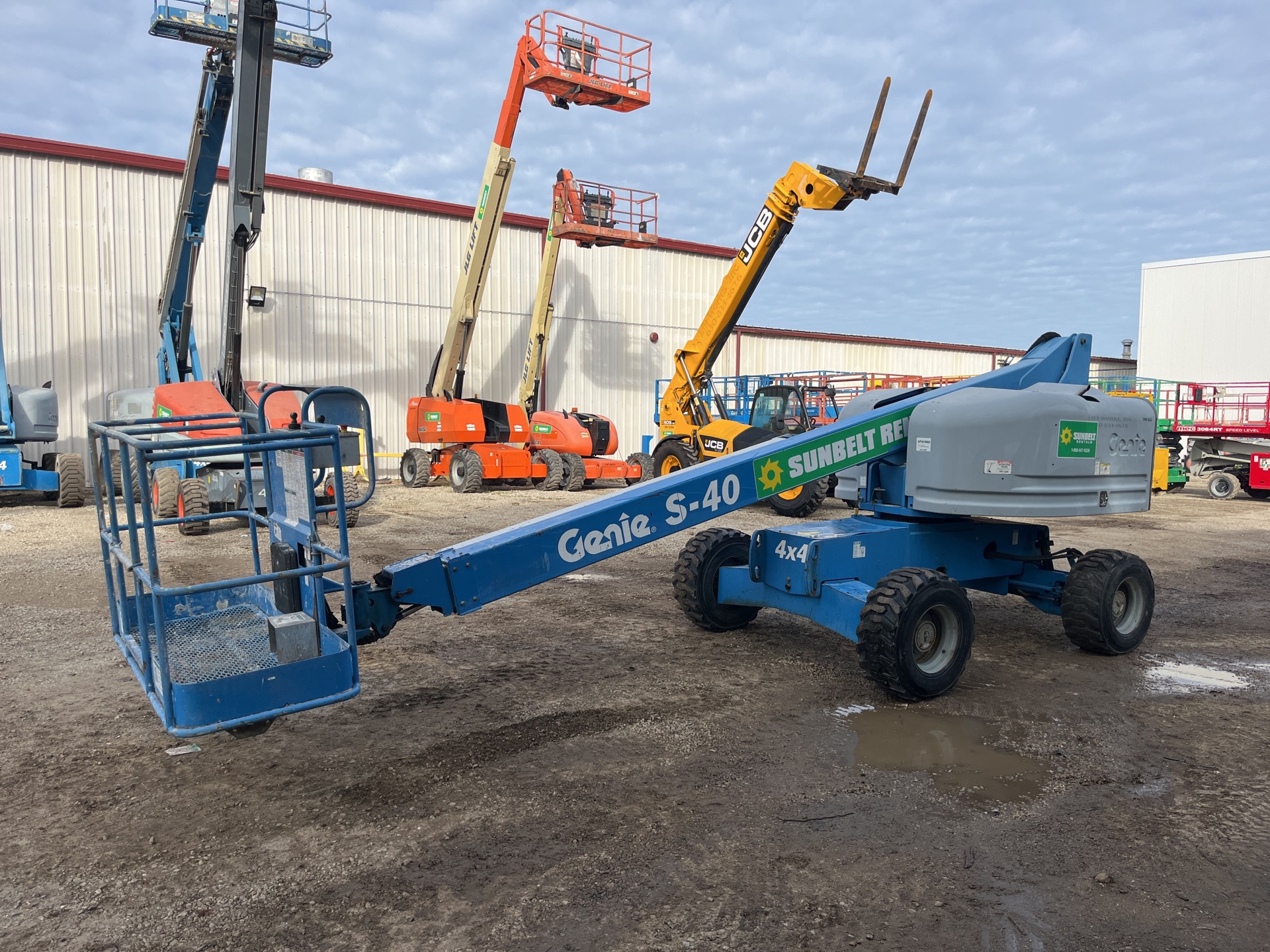 2005 Genie S-40 4WD Dual Fuel Telescopic Boom Lift