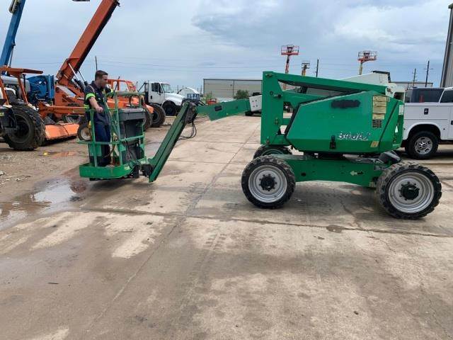 2014 JLG 340AJ Articulating Boom Lift