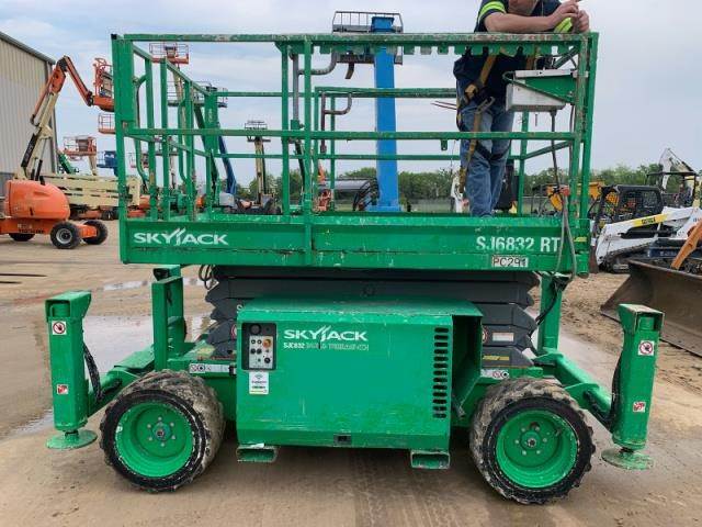 2013 Skyjack SJ6832RT Scissor Lift